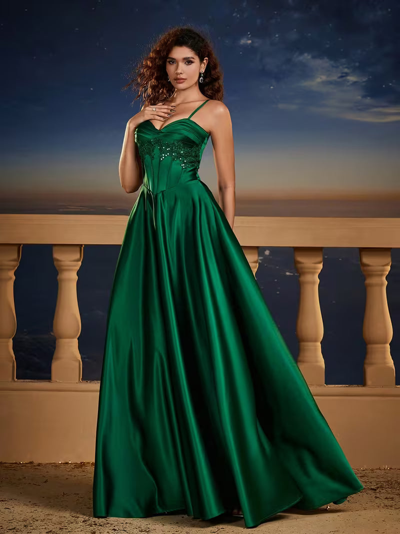 Elegant Formal Gown in Rich Emerald Green