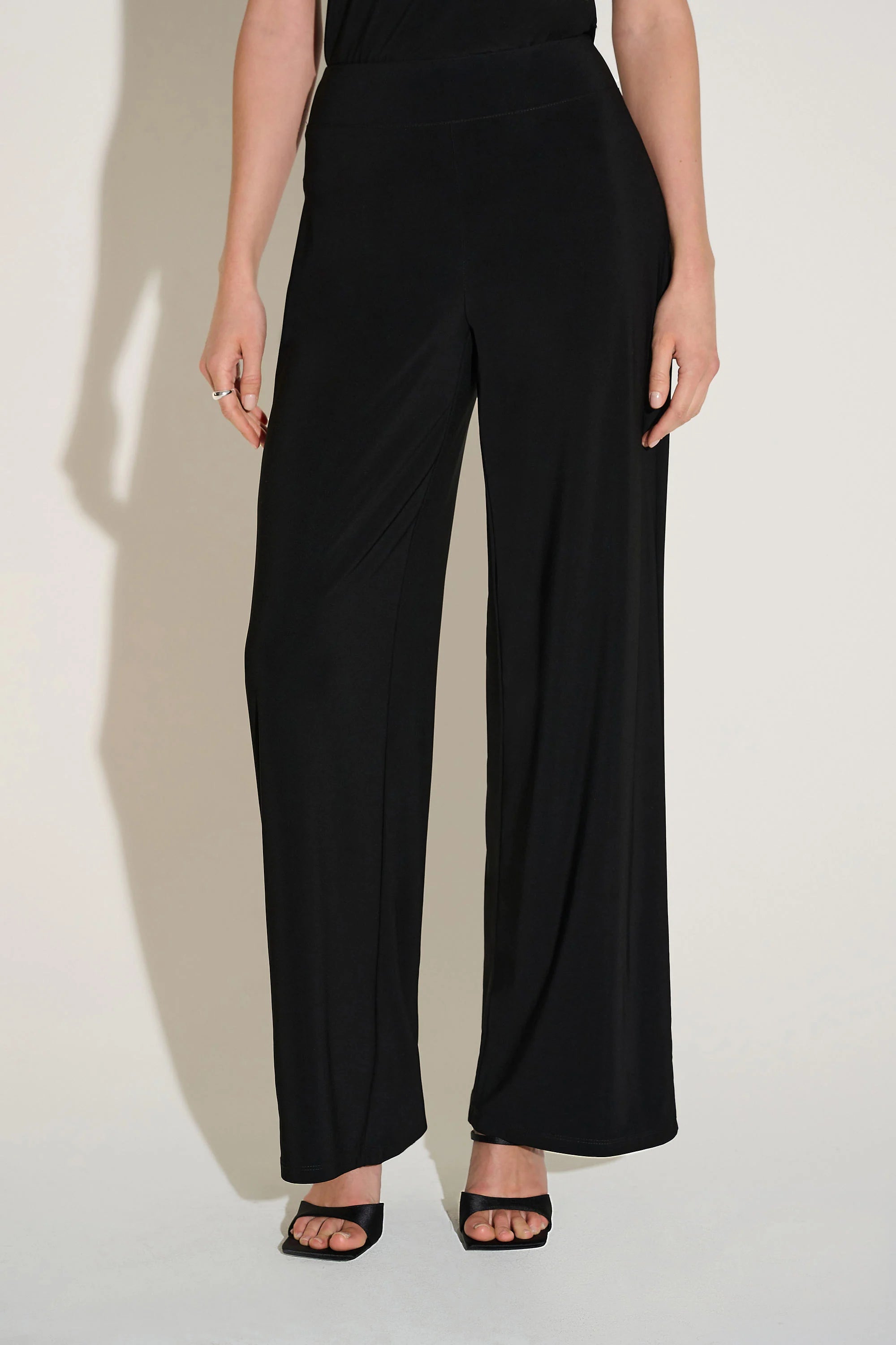 Wide Leg Pants in Black 221340S26