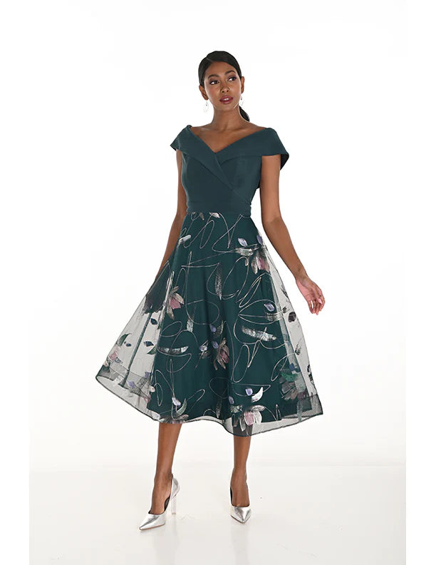 Elegant Knit A-Line Dress with Metallic Print