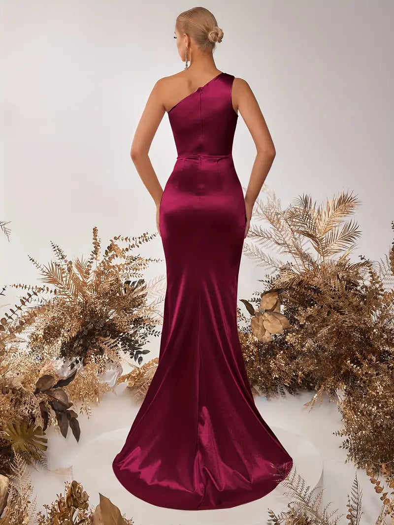 Elegant One-Shoulder Satin gown in Burdundy