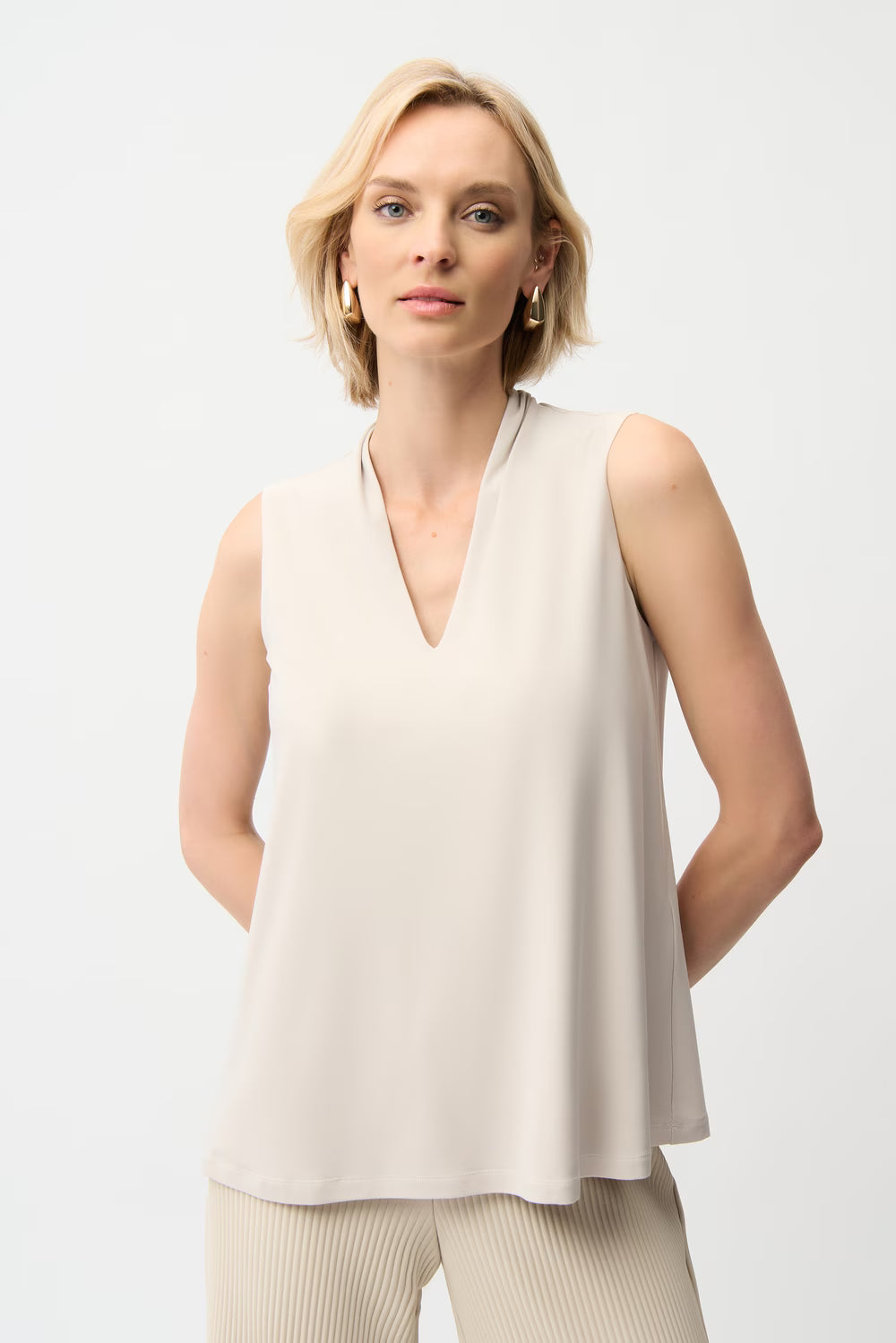 V-neck Sleeveless Pullover Style 261229