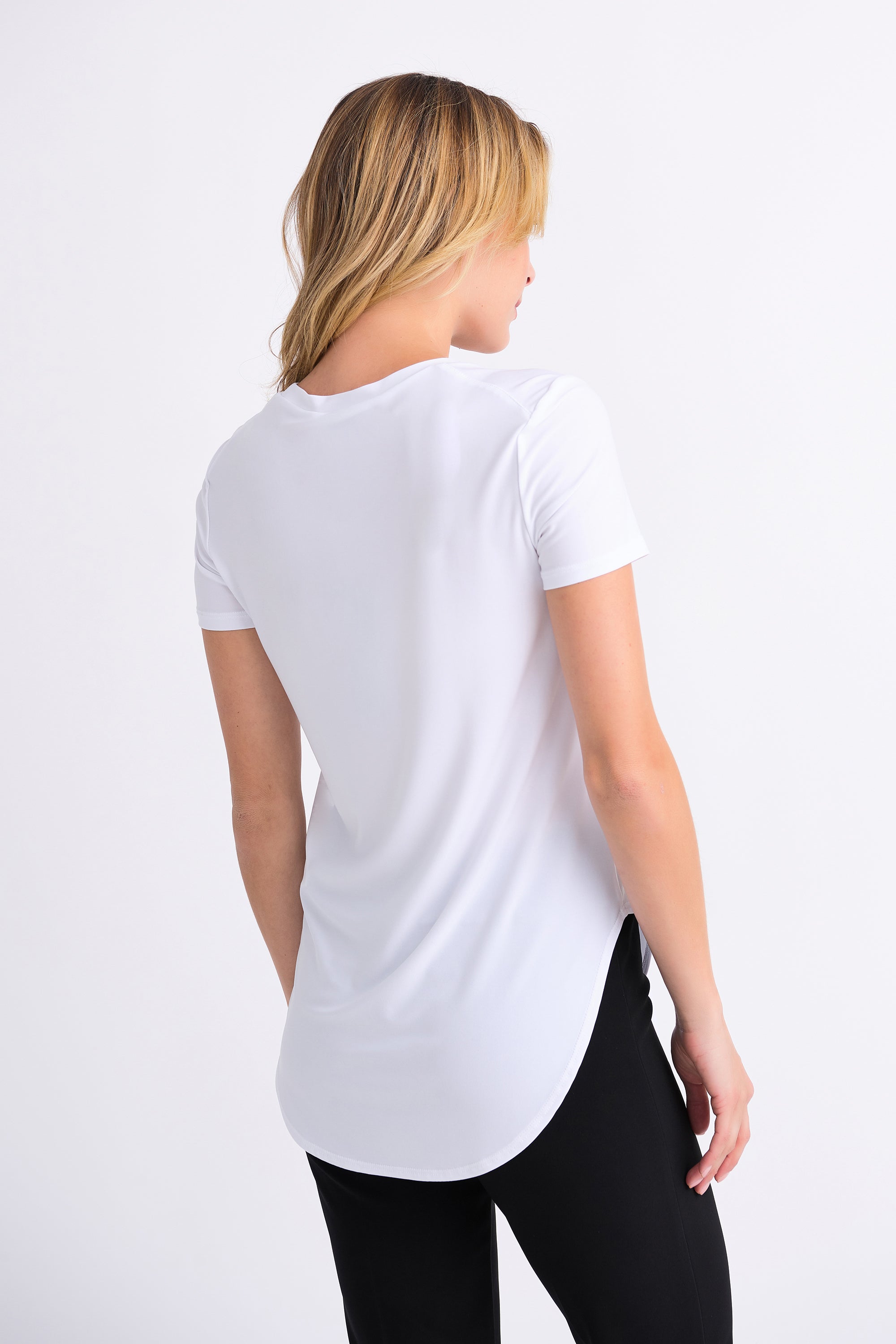 Rounded Hem Tee in Vanilla 183220 - After Hours Boutique